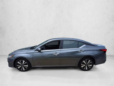 2022 Nissan Altima 2.5 SV Sedan