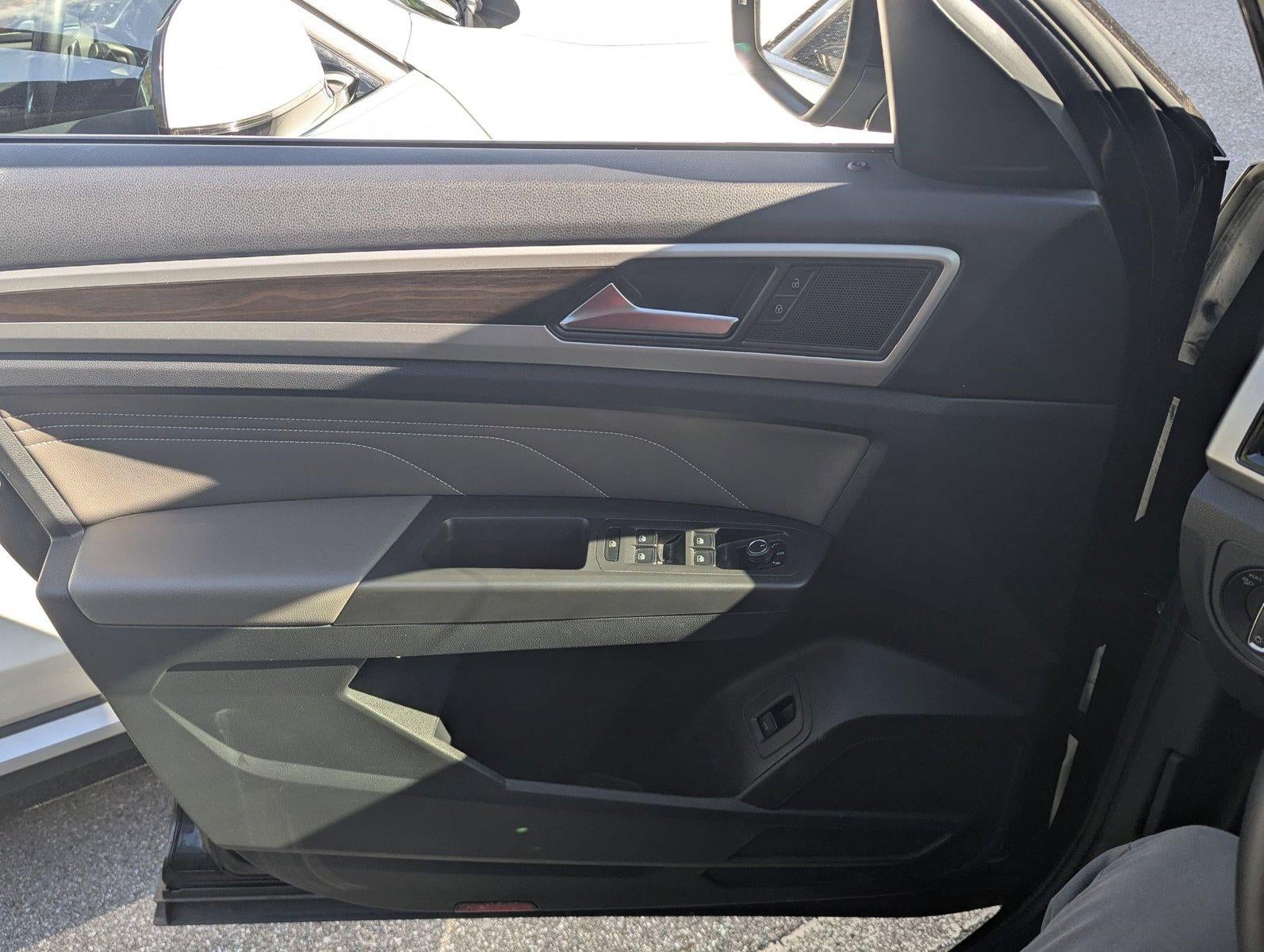 2022 Volkswagen Atlas 2.0T SE w/Technology FWD