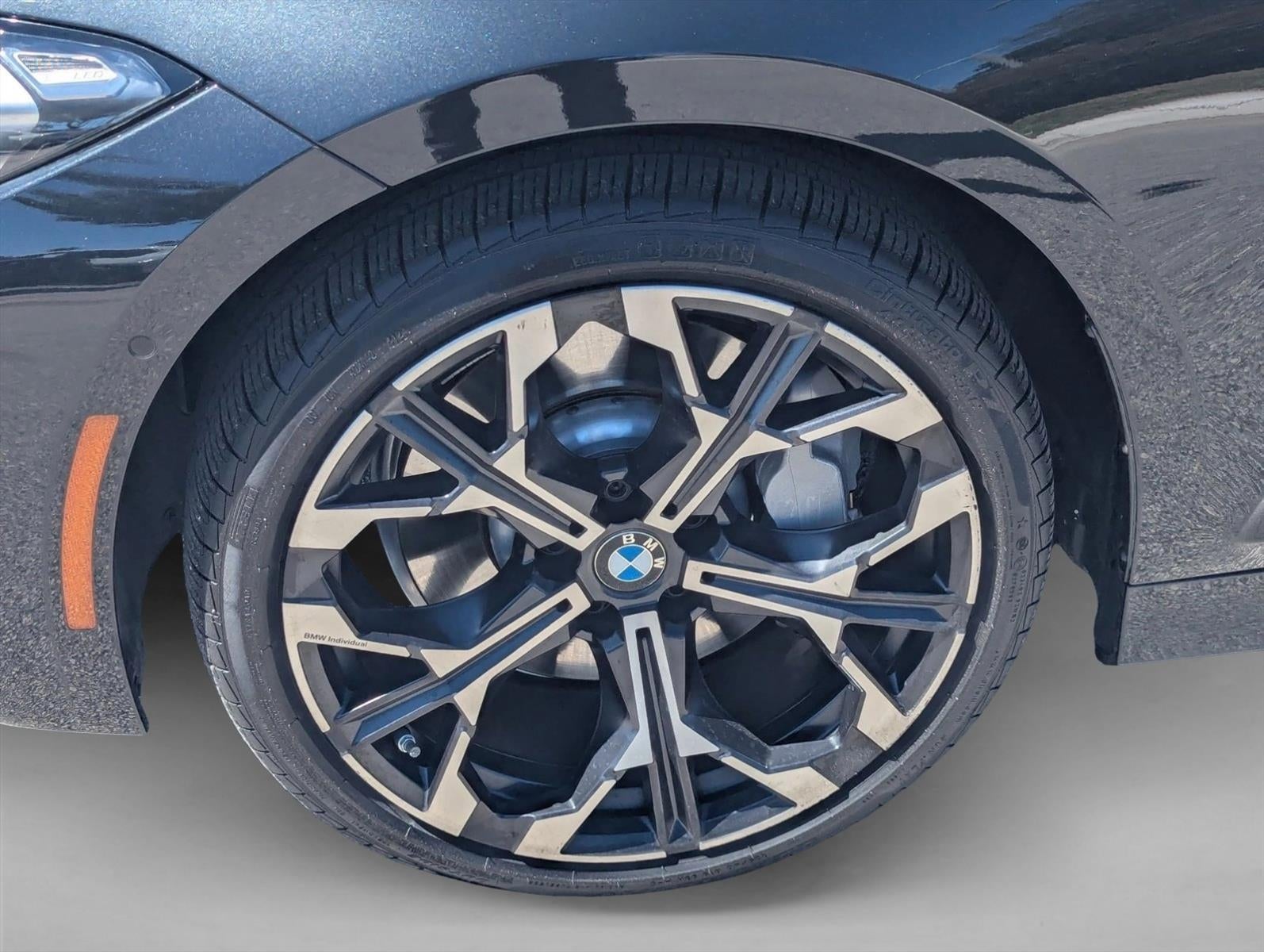 2025 BMW 330i Sedan