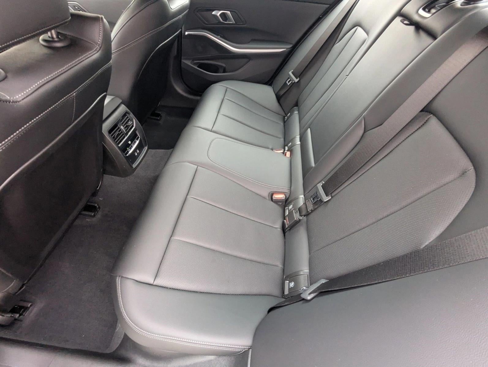 2025 BMW 330i Sedan