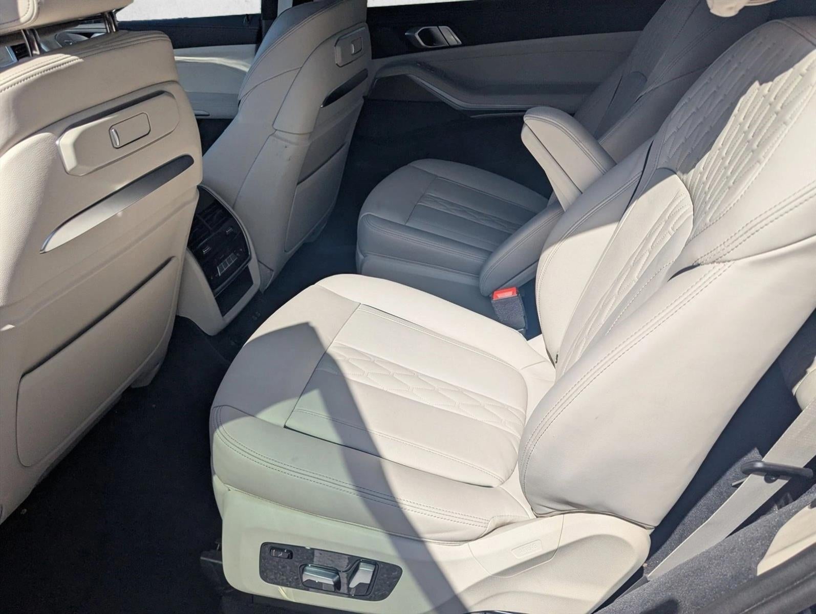 2025 BMW X7 xDrive40i Sports Activity Vehicle