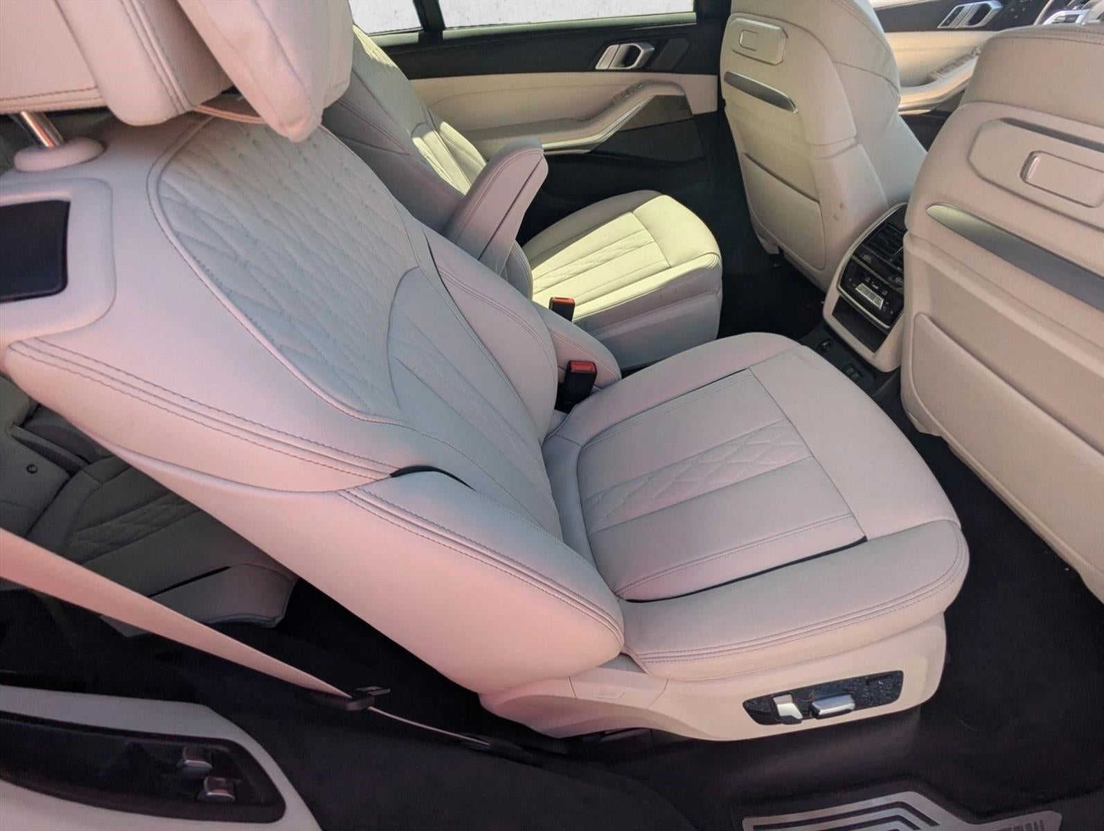 2025 BMW X7 xDrive40i Sports Activity Vehicle