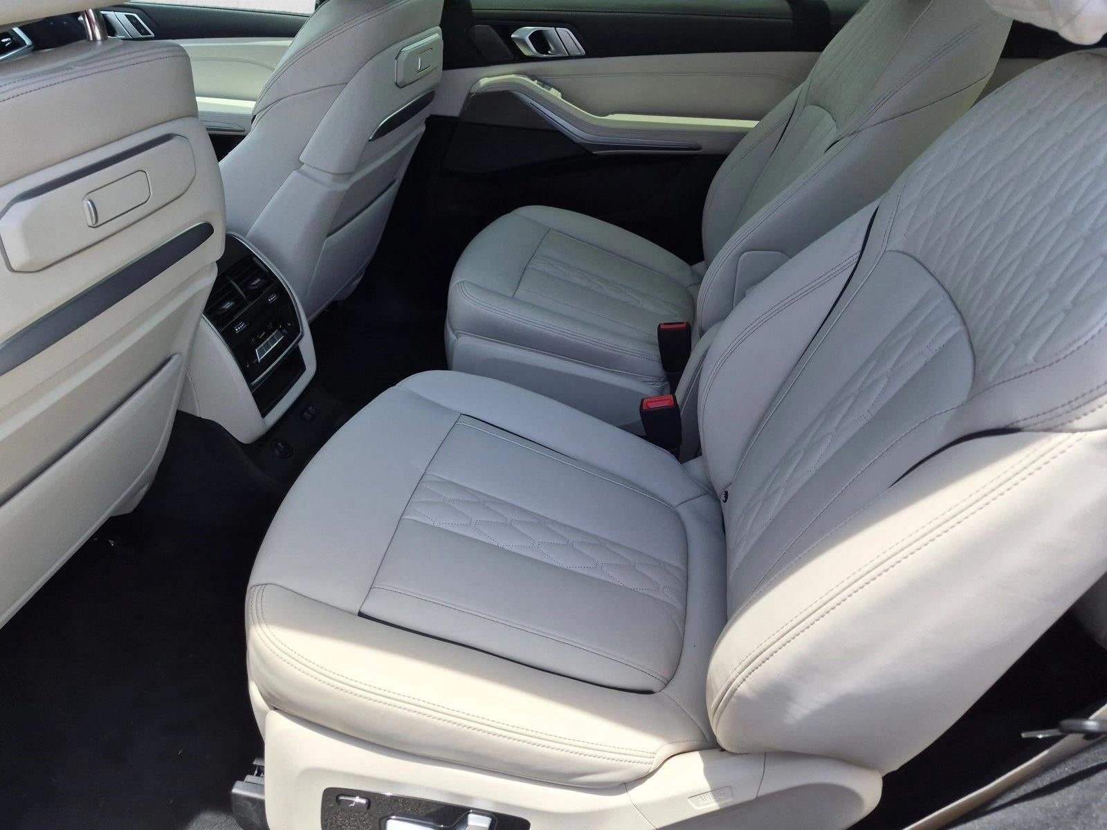 2025 BMW X7 xDrive40i Sports Activity Vehicle