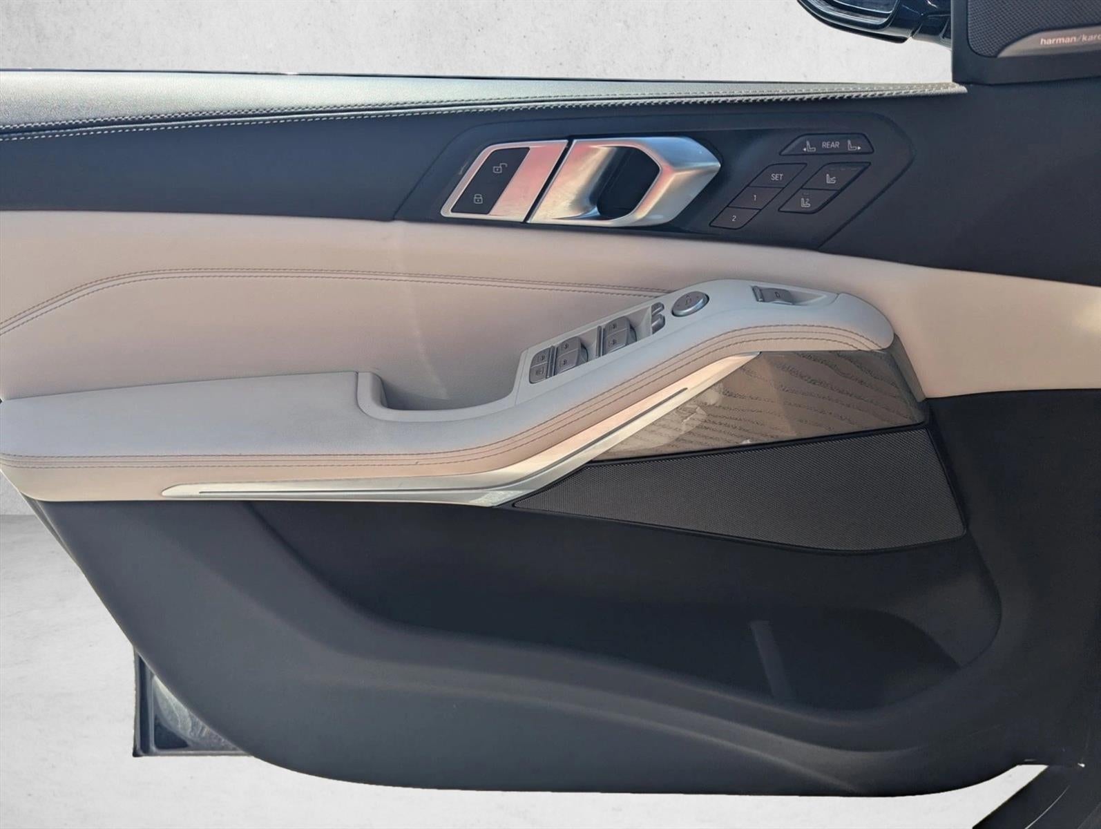 2025 BMW X7 xDrive40i Sports Activity Vehicle