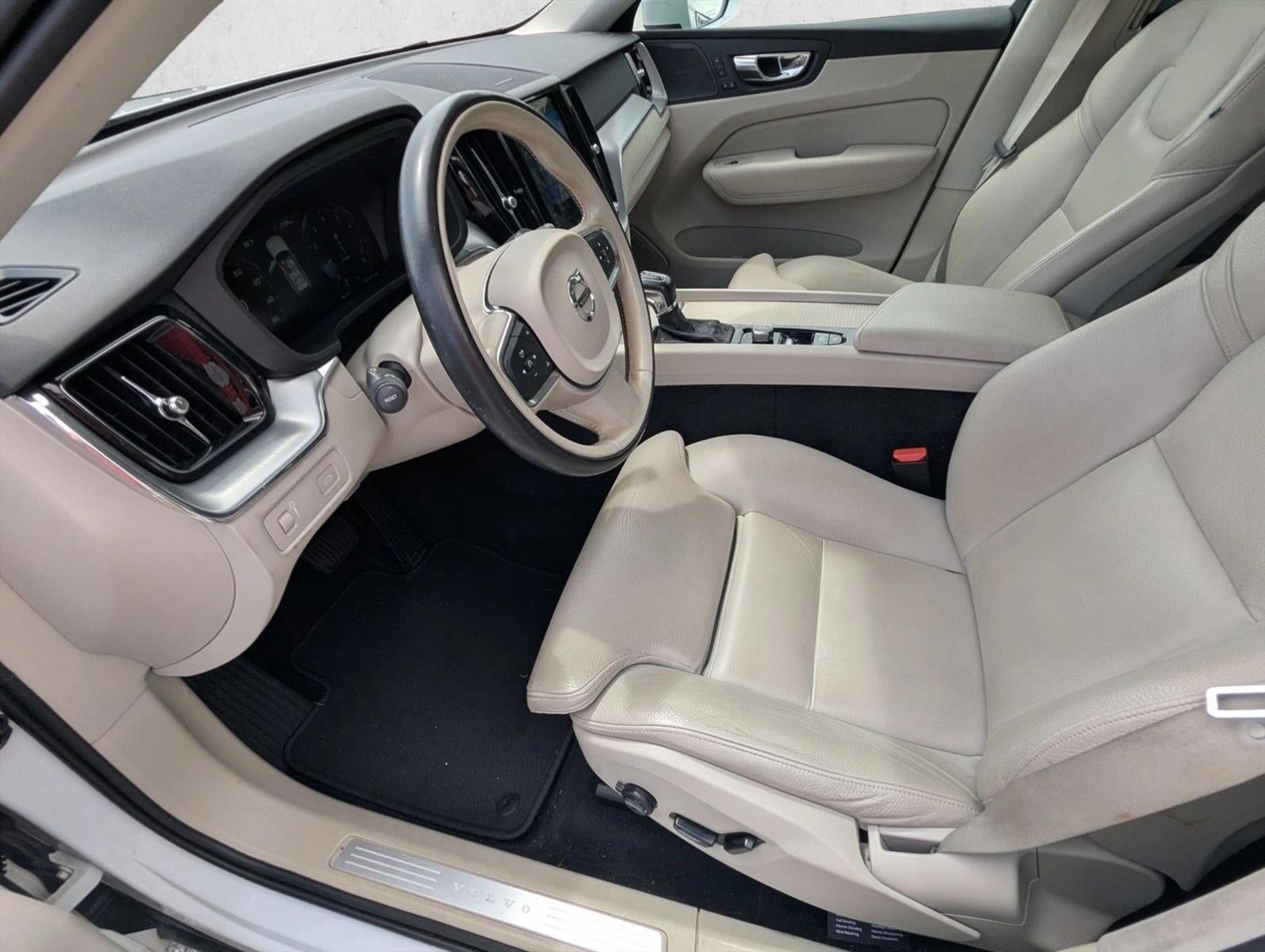 2019 Volvo XC60 T5 FWD Momentum