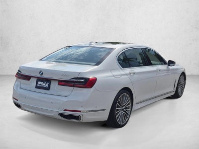 2022 BMW 740i Sedan