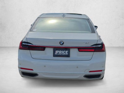 2022 BMW 740i Sedan