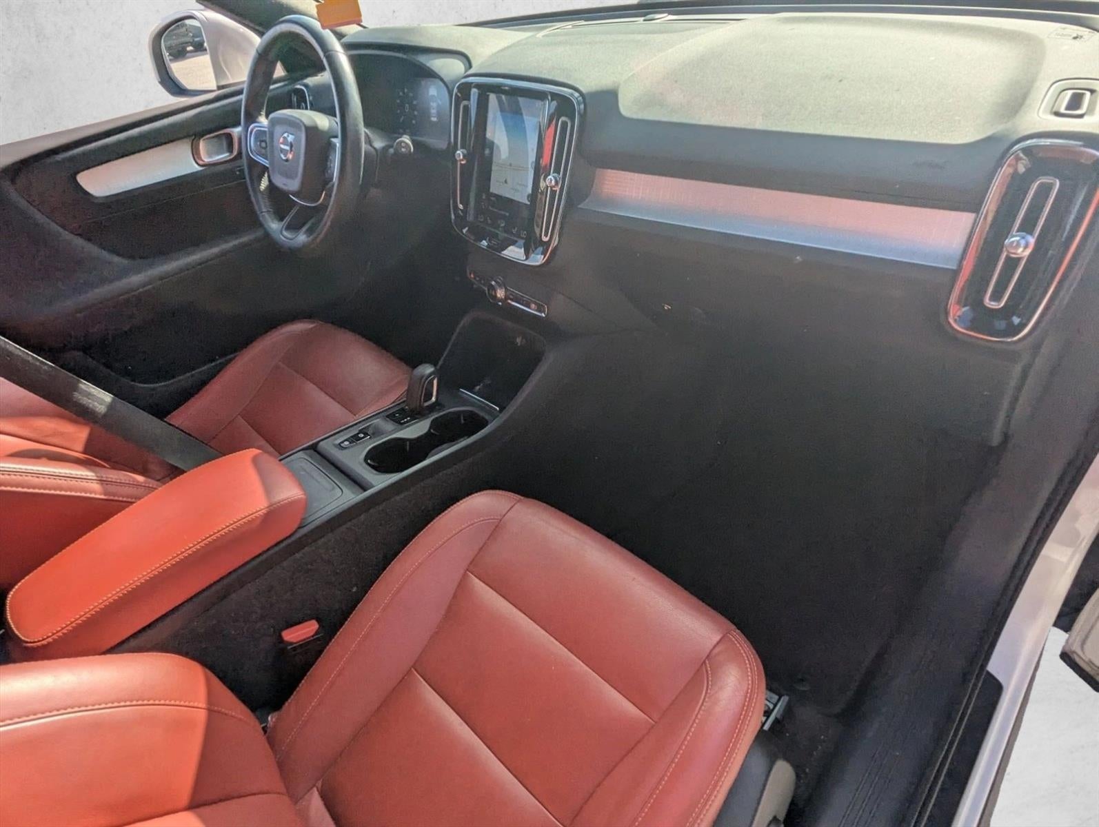 2019 Volvo XC40 T5 AWD Momentum