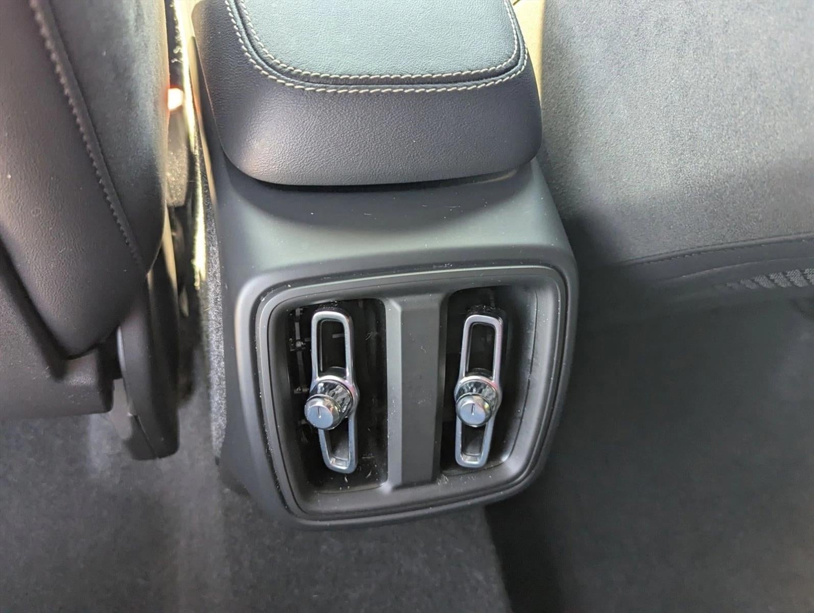 2021 Volvo XC40 T5 AWD R-Design