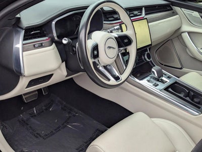 2022 Jaguar XF SE Sedan RWD