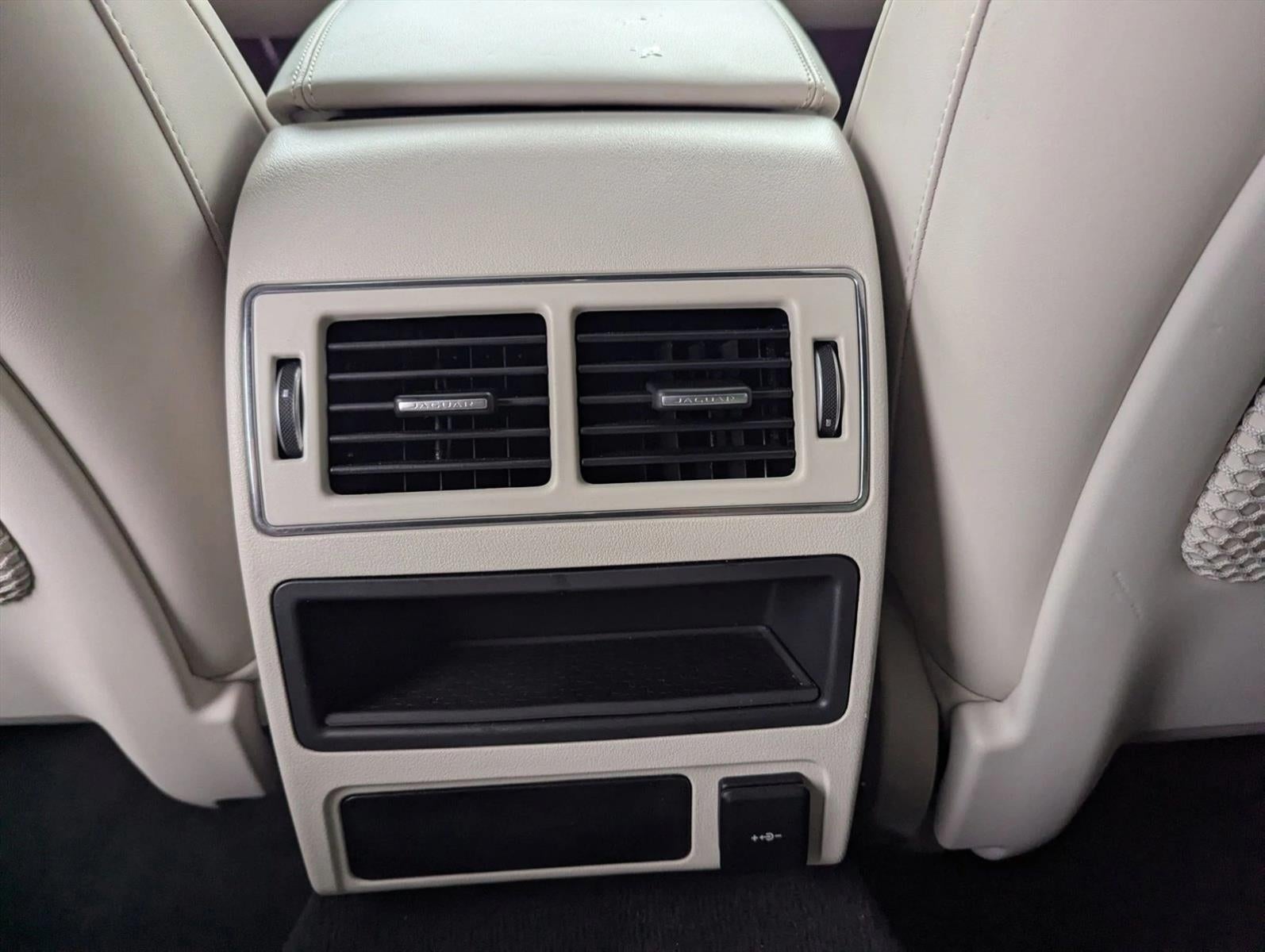 2022 Jaguar XF SE Sedan RWD