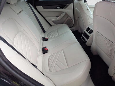 2022 Jaguar XF SE Sedan RWD