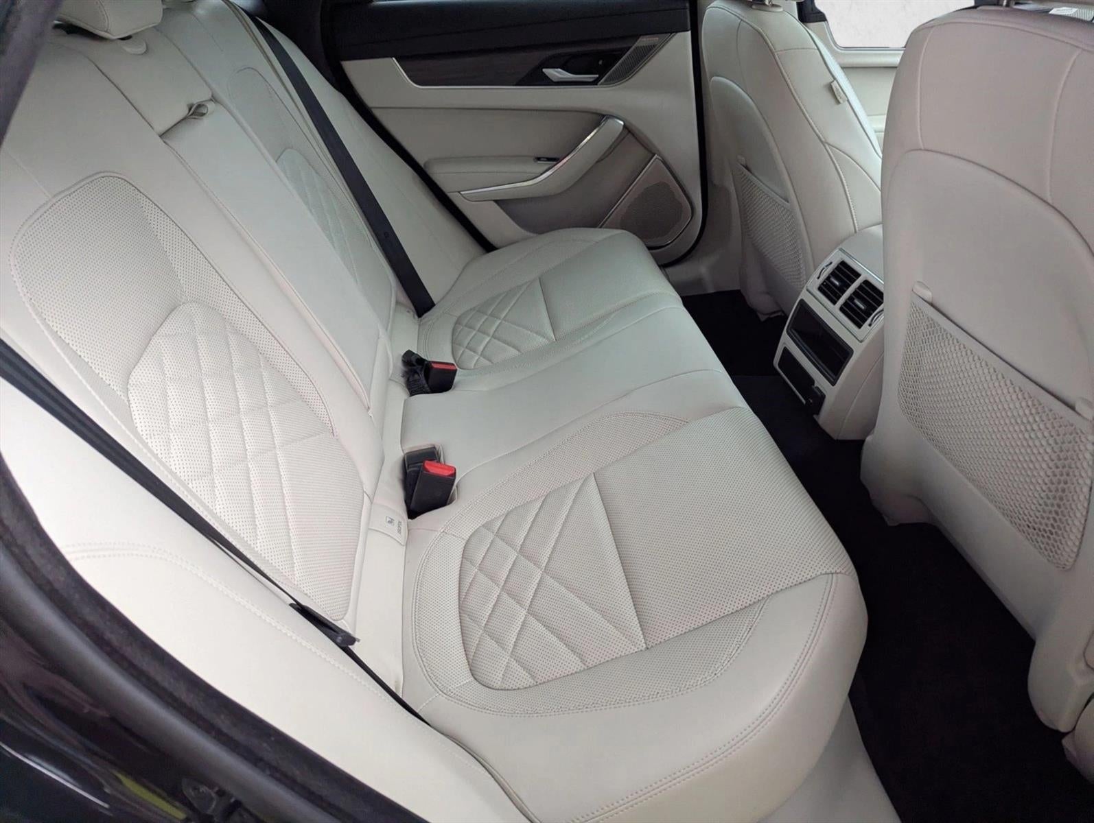 2022 Jaguar XF SE Sedan RWD