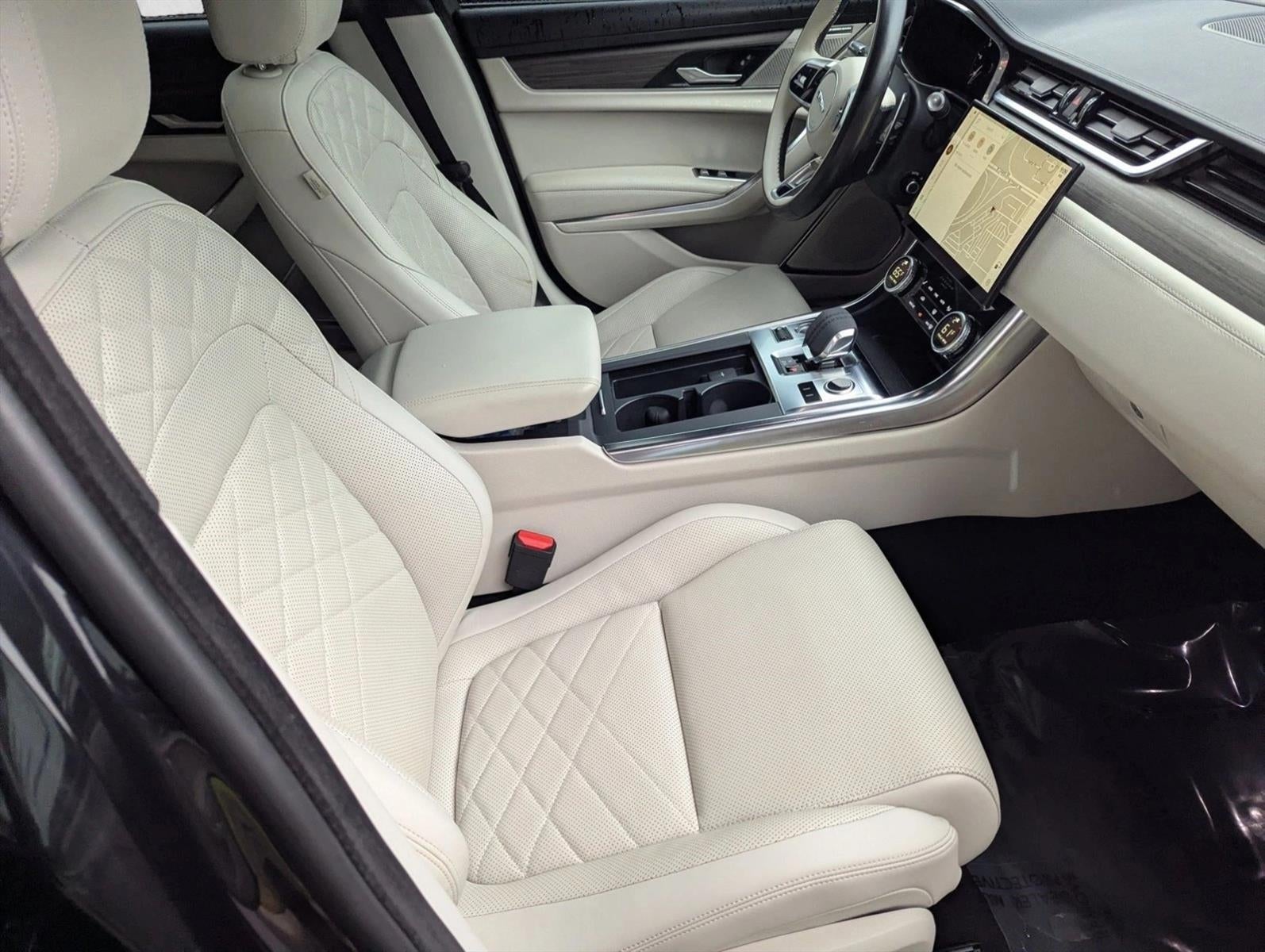 2022 Jaguar XF SE Sedan RWD