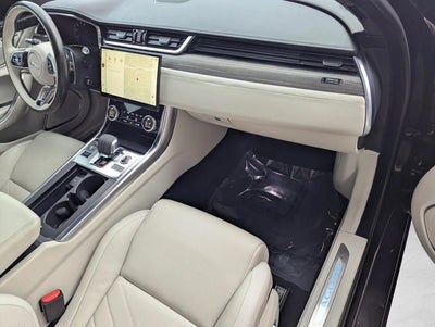 2022 Jaguar XF SE Sedan RWD