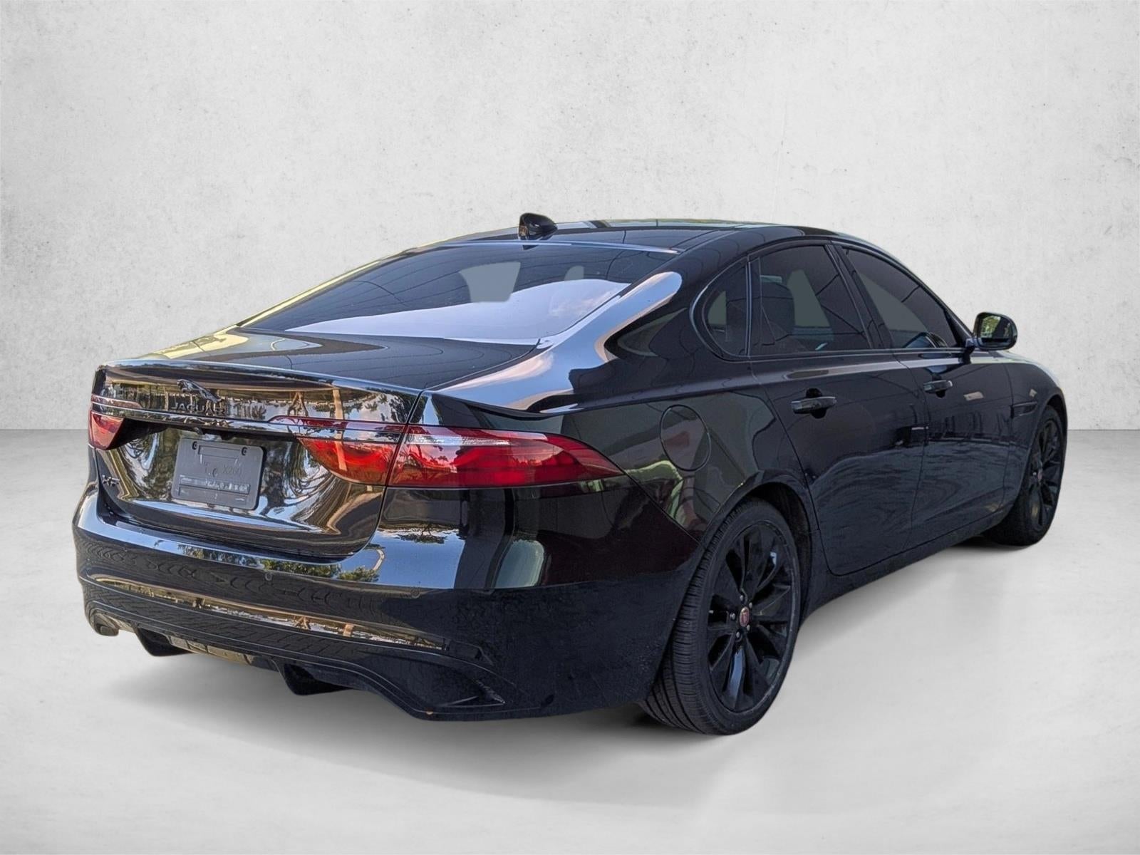 2022 Jaguar XF SE Sedan RWD