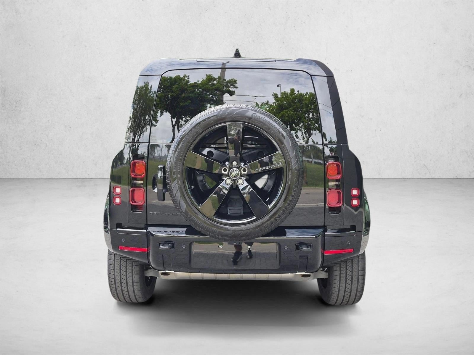 2025 Land Rover Defender 110 P400 X-Dynamic SE