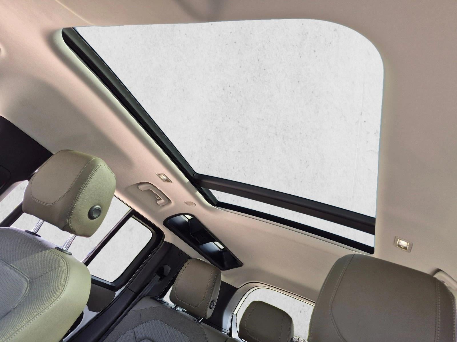 2020 Land Rover Defender 110 SE AWD