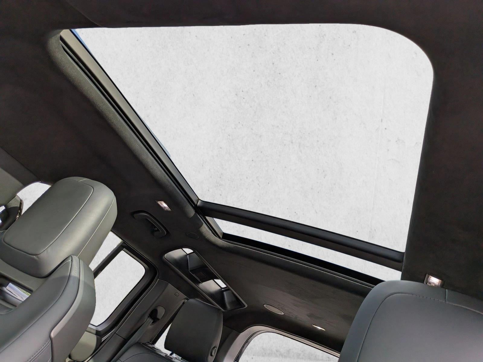 2025 Land Rover Defender 110 P635 OCTA