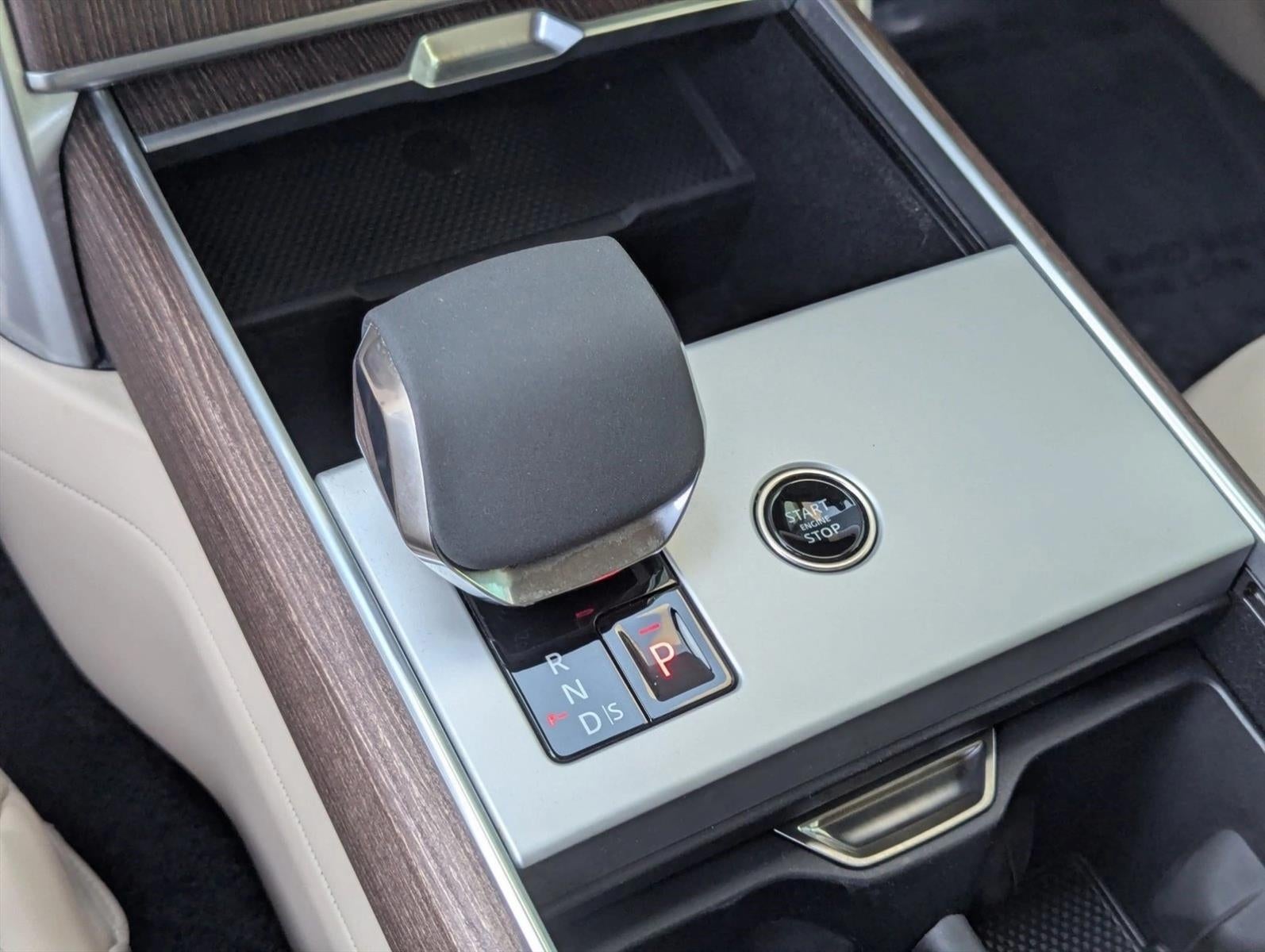 2024 Land Rover Range Rover P530 SE SWB