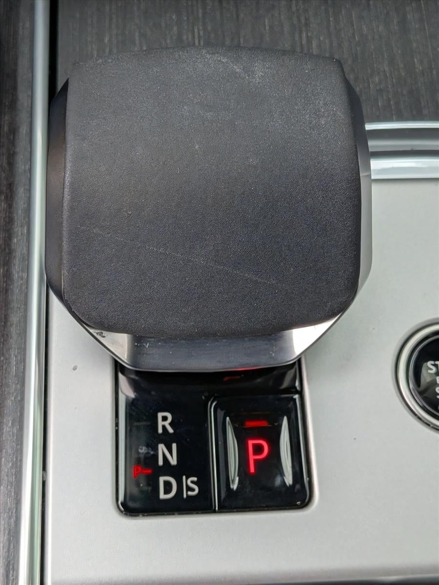 2025 Land Rover Range Rover P550e SE SWB