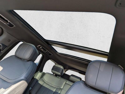 2025 Land Rover Range Rover P550e SE SWB