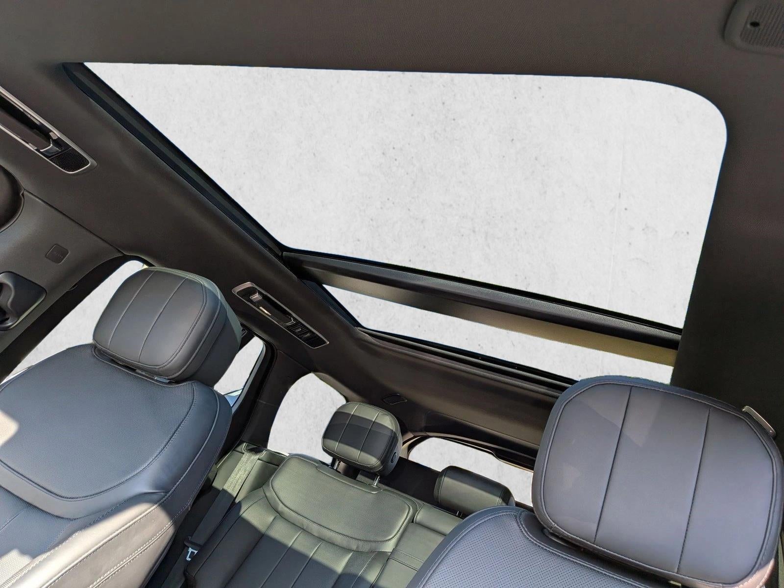 2025 Land Rover Range Rover P550e SE SWB