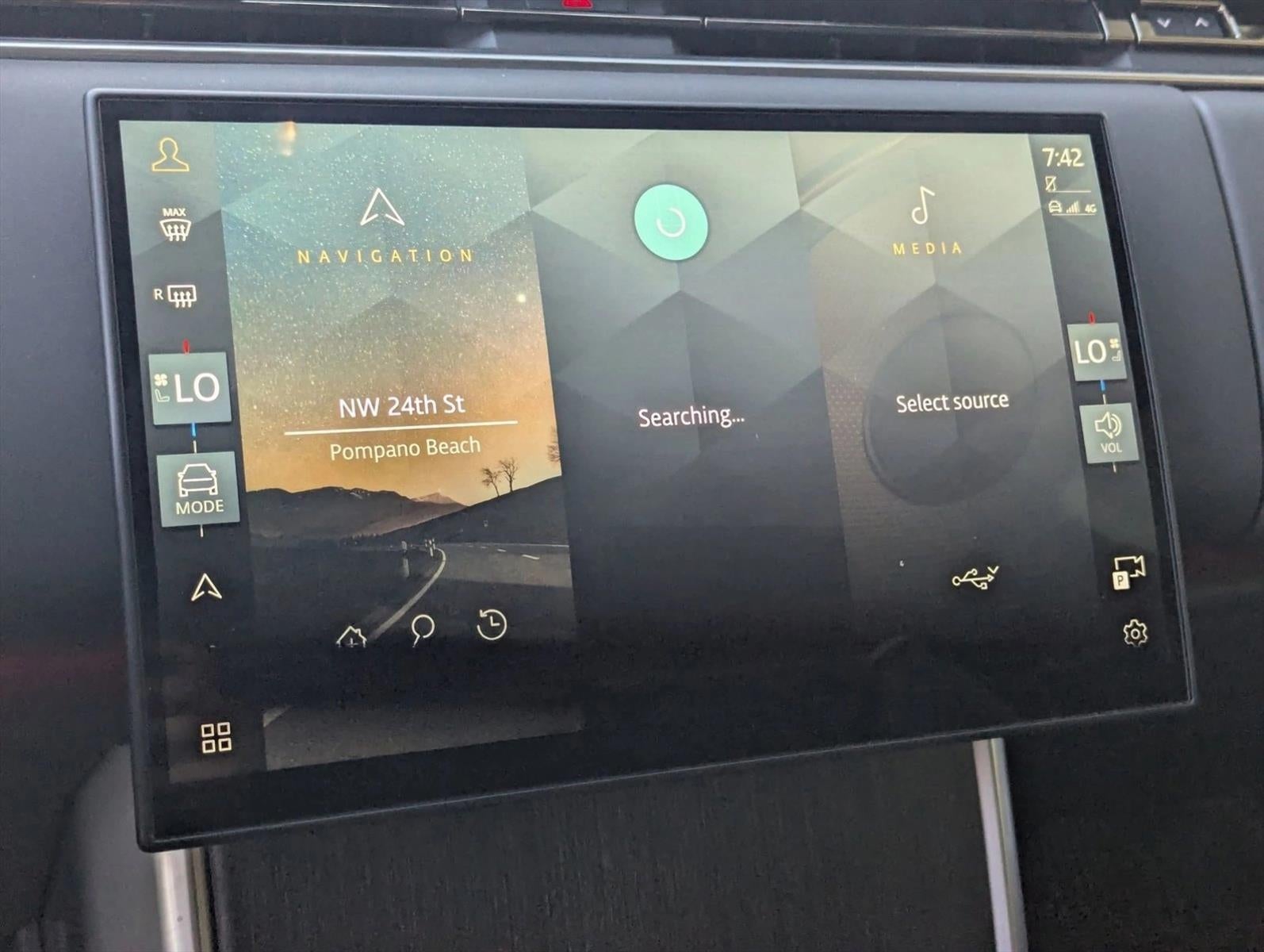 2025 Land Rover Range Rover P550e SE SWB