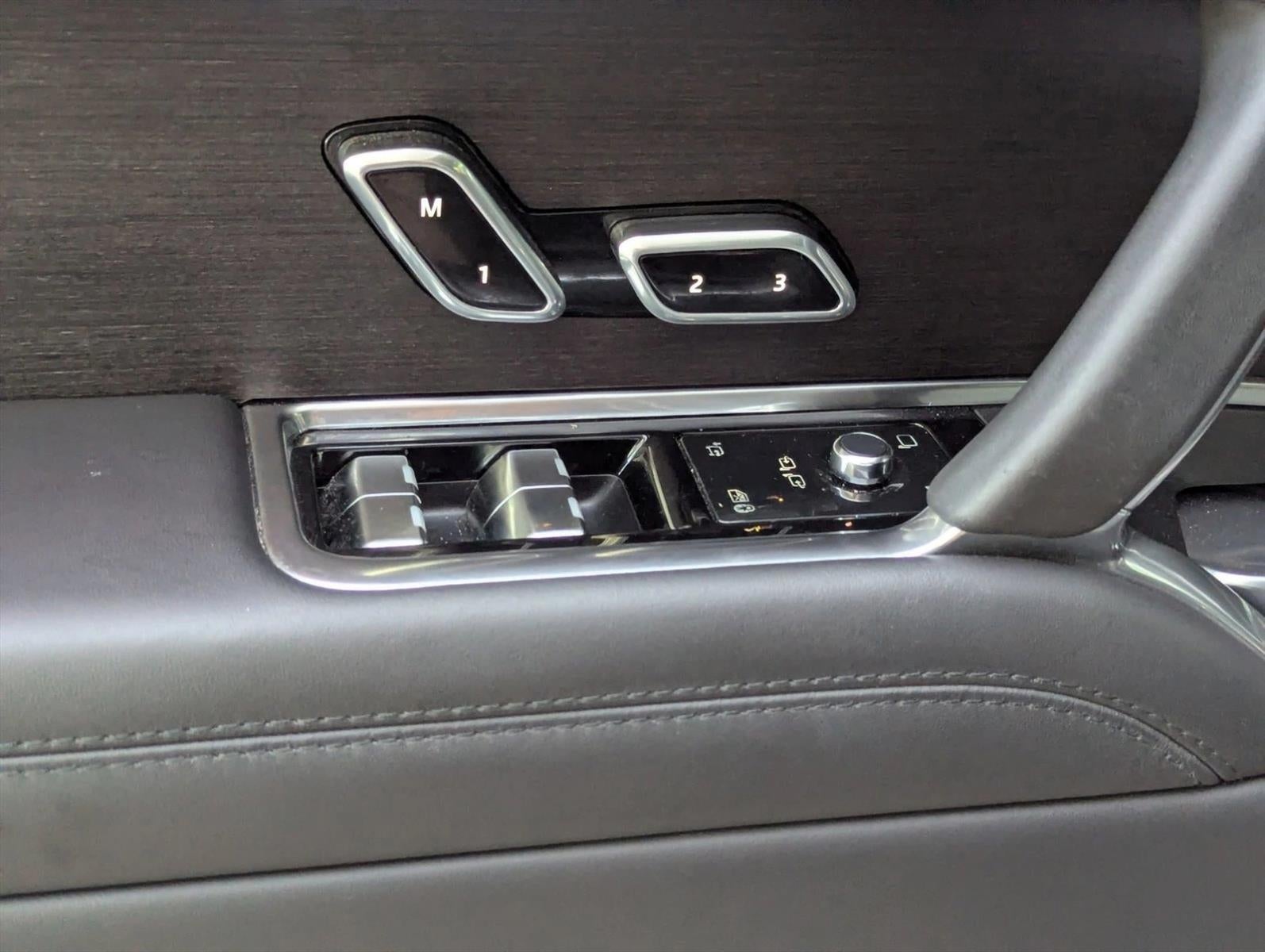 2025 Land Rover Range Rover P550e SE SWB