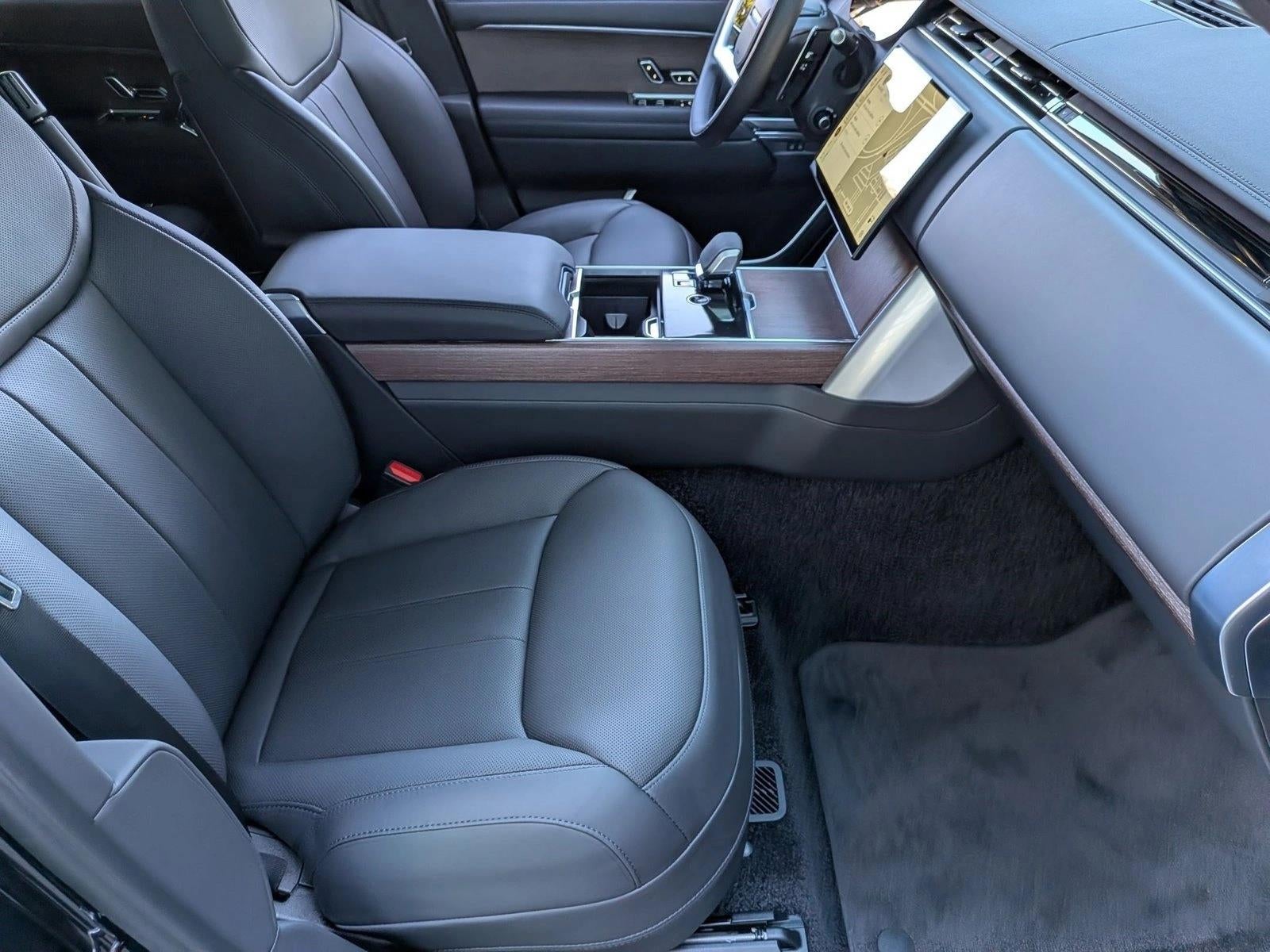 2025 Land Rover Range Rover P400 SE SWB