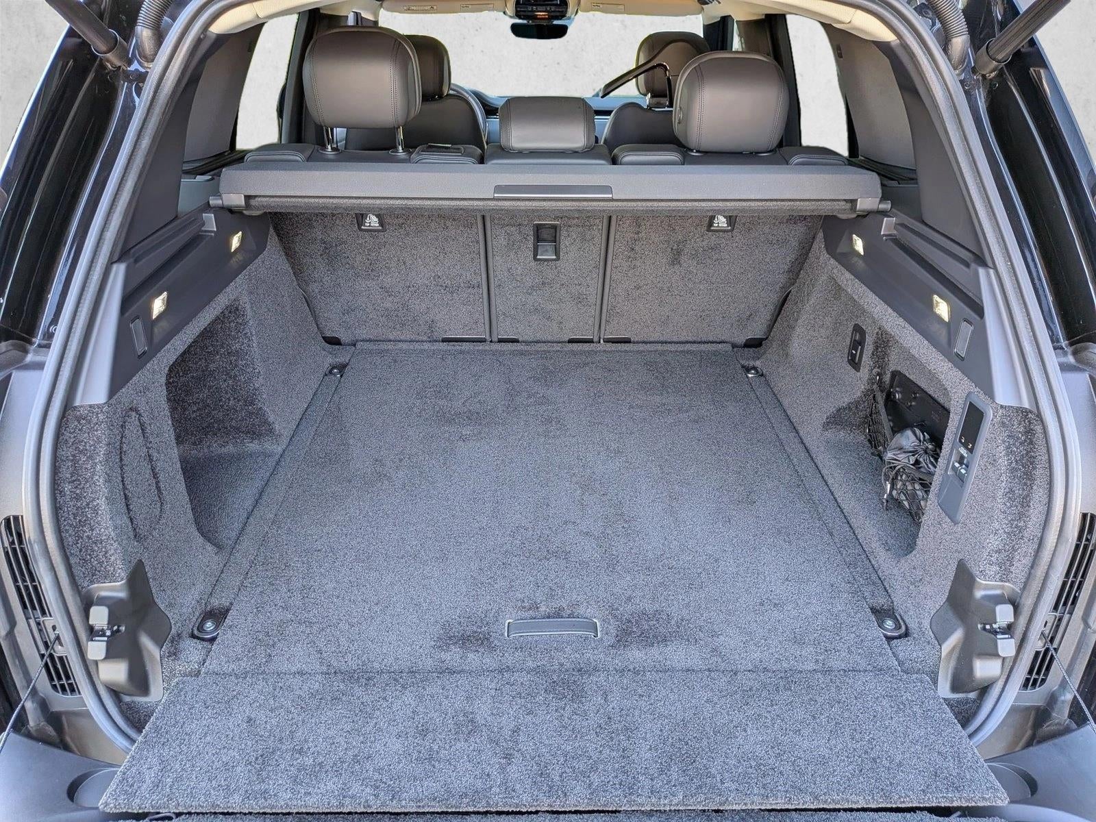 2025 Land Rover Range Rover P400 SE SWB