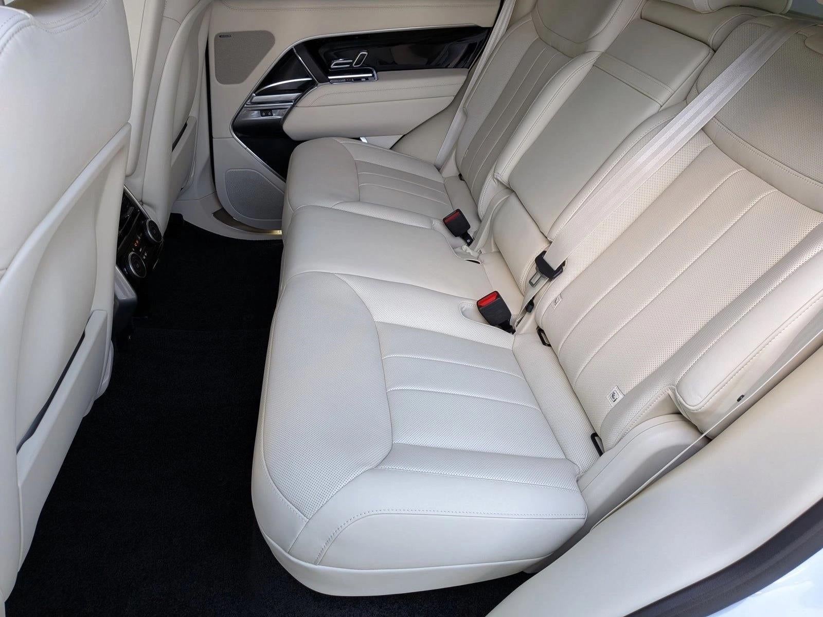 2025 Land Rover Range Rover P400 SE SWB