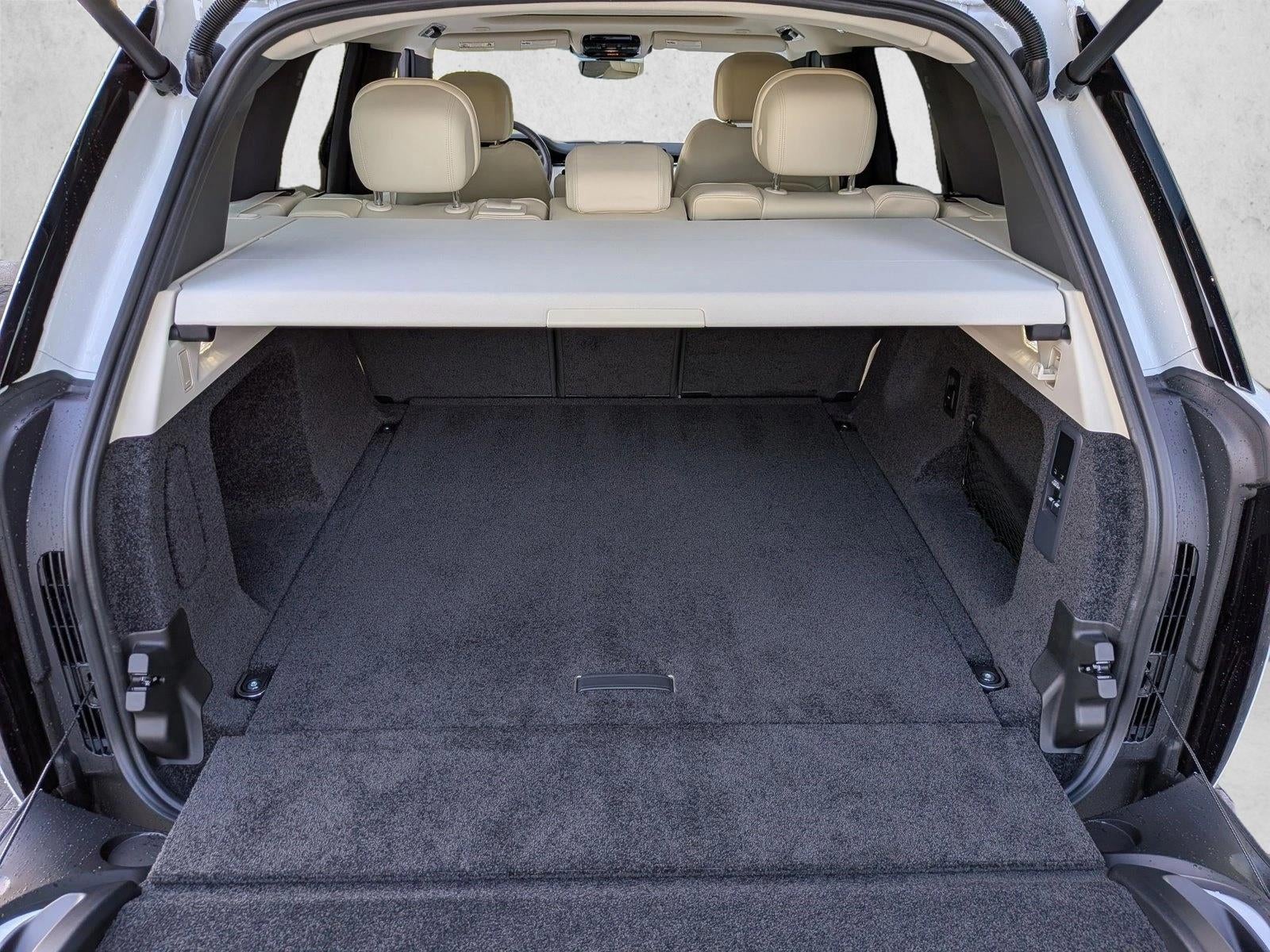 2025 Land Rover Range Rover P400 SE SWB