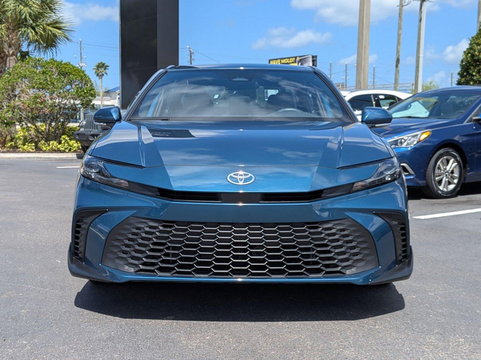 2025 Toyota Camry SE (SE)