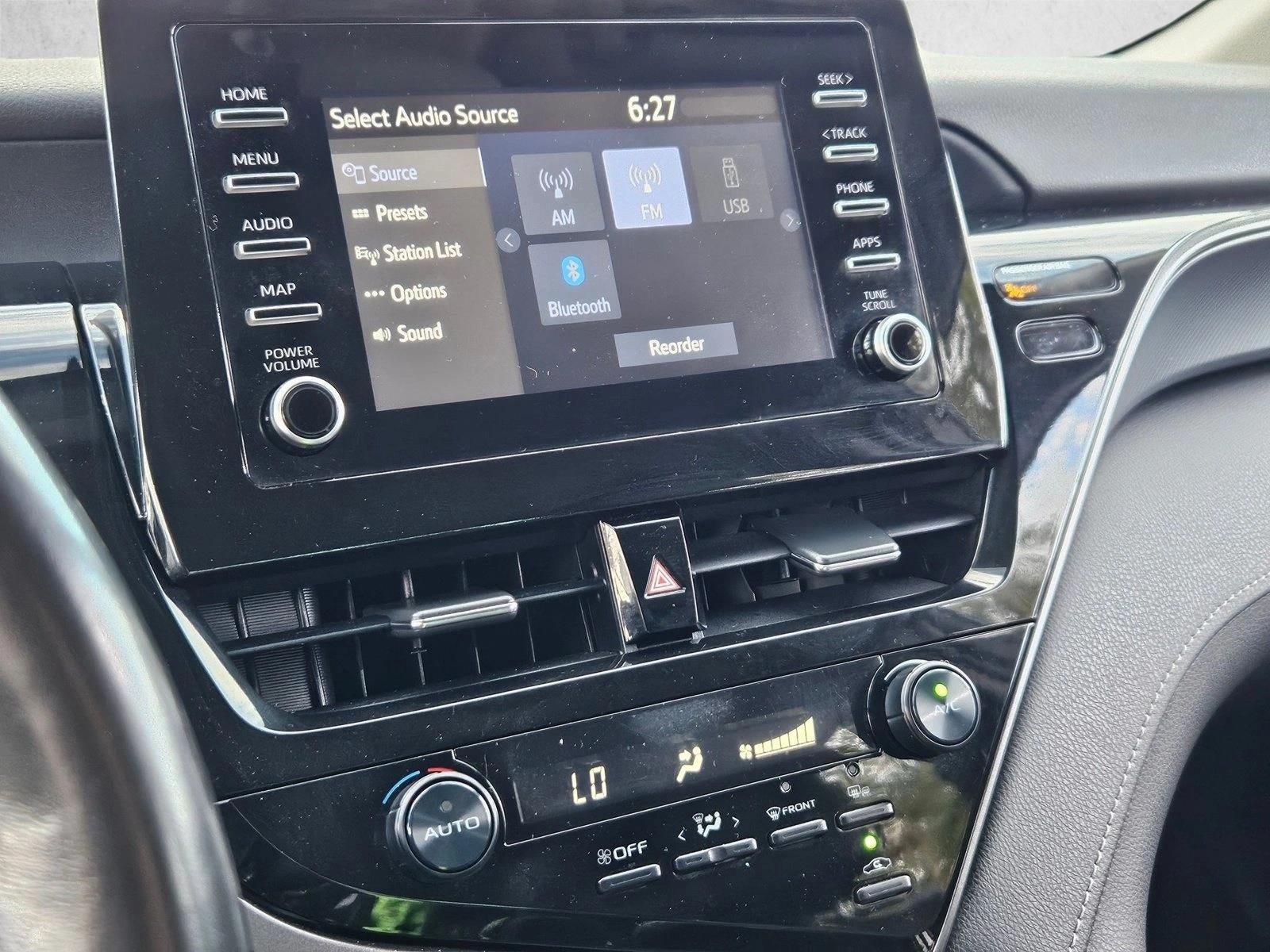 2022 Toyota Camry SE Auto (SE)
