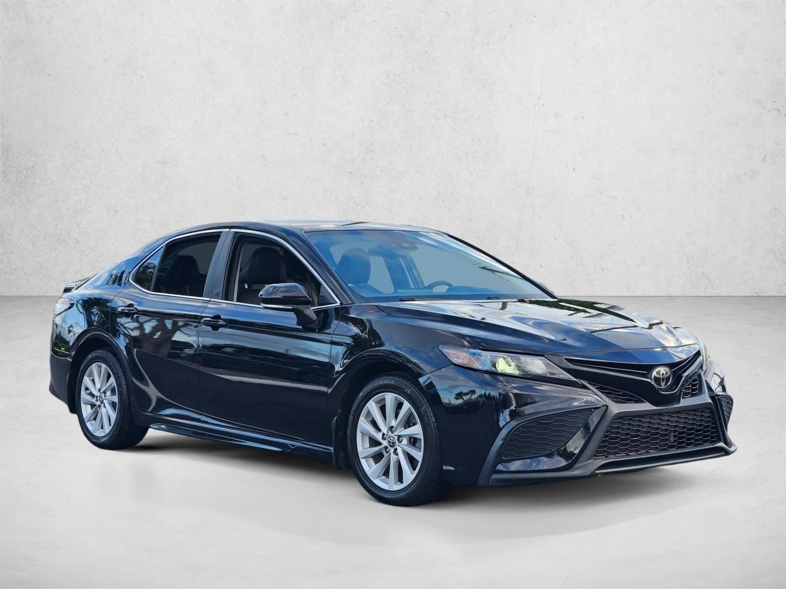 2022 Toyota Camry SE Auto (SE)