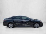 2022 Toyota Camry SE Auto (SE)