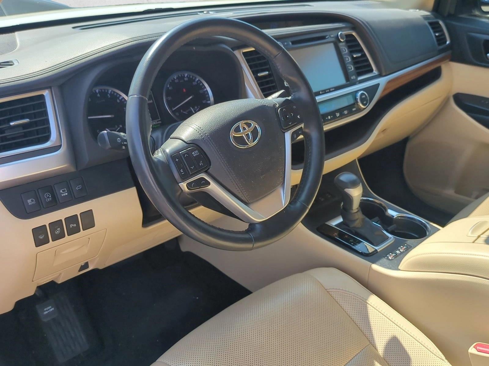 2017 Toyota Highlander Limited Platinum V6 AWD (Natl)