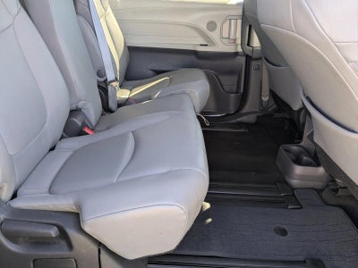 2022 Toyota Sienna XLE FWD 8-Passenger (Natl)