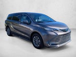 2022 Toyota Sienna XLE FWD 8-Passenger (Natl)