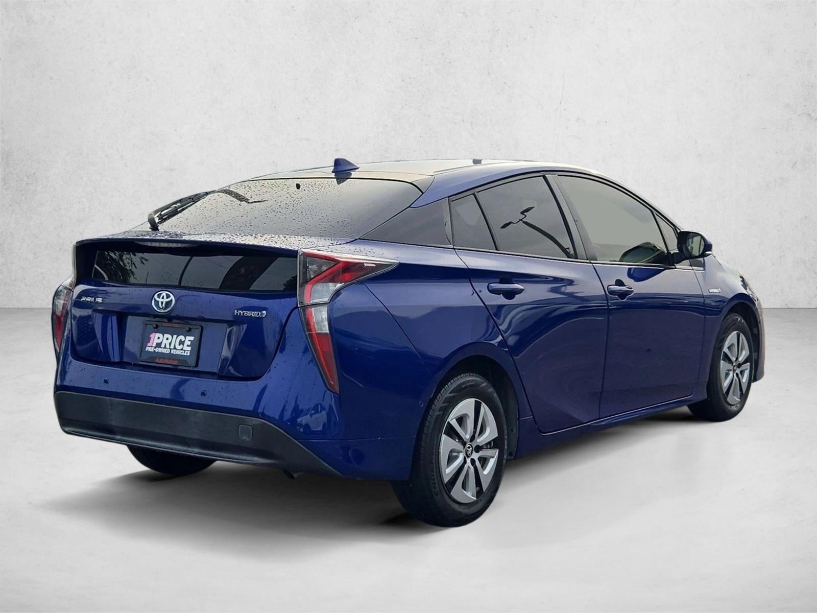 2017 Toyota Prius Three (Natl)