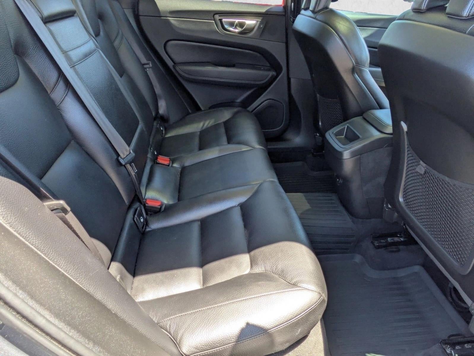 2021 Volvo XC60 T5 FWD Momentum