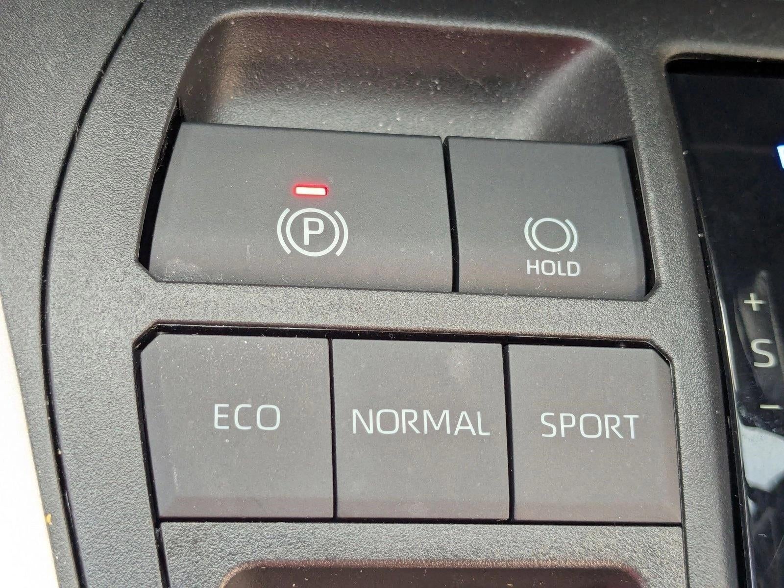 2022 Toyota RAV4 XLE FWD (GS)