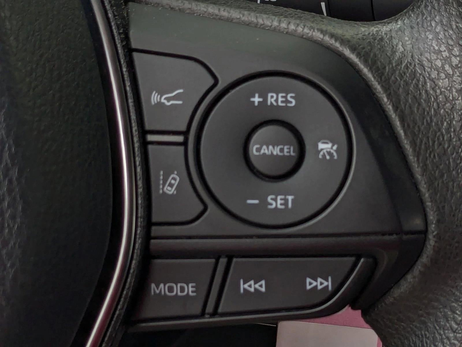 2020 Toyota Camry LE Auto (SE)
