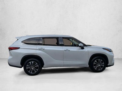 2022 Toyota Highlander Hybrid XLE FWD (Natl)