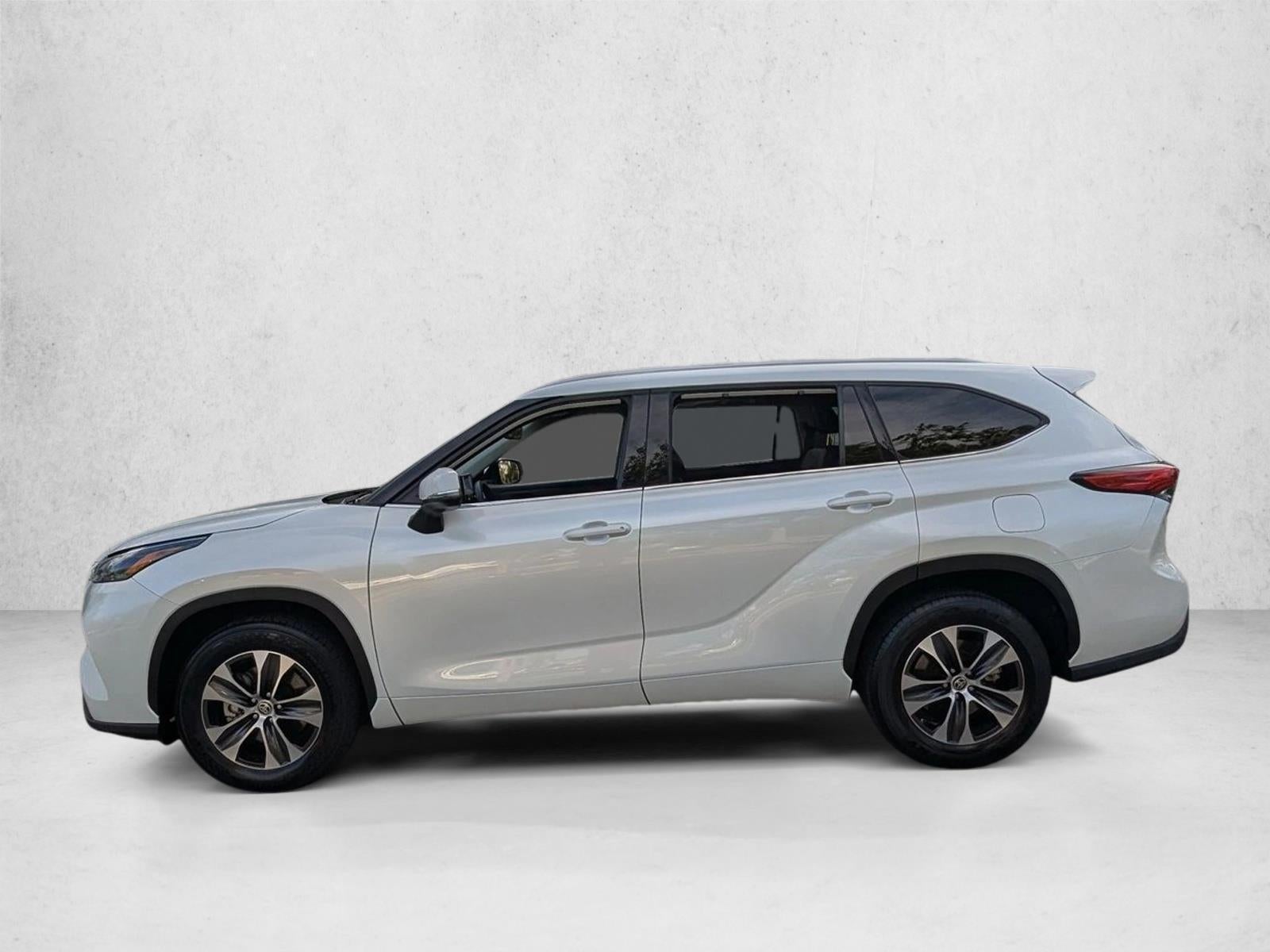 2022 Toyota Highlander Hybrid XLE FWD (Natl)