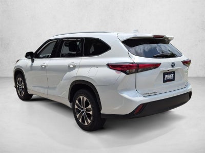 2022 Toyota Highlander Hybrid XLE FWD (Natl)