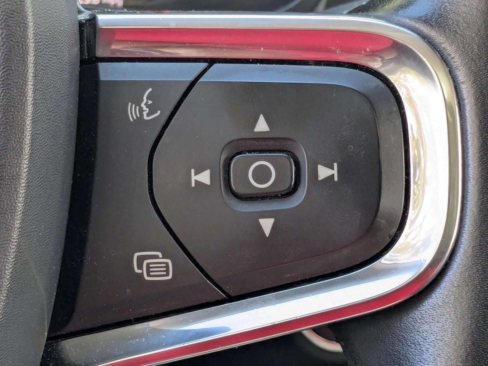 2019 Volvo XC40 T5 AWD Momentum