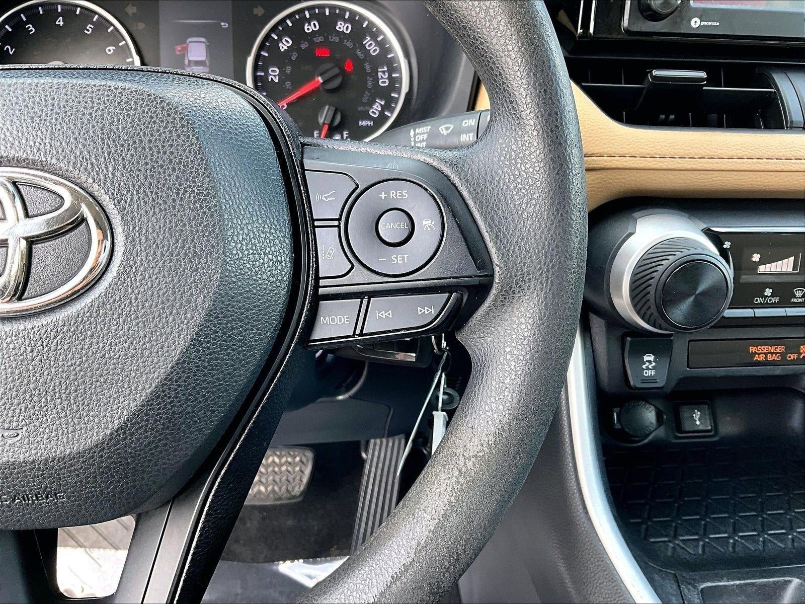 2021 Toyota RAV4 LE FWD (GS)