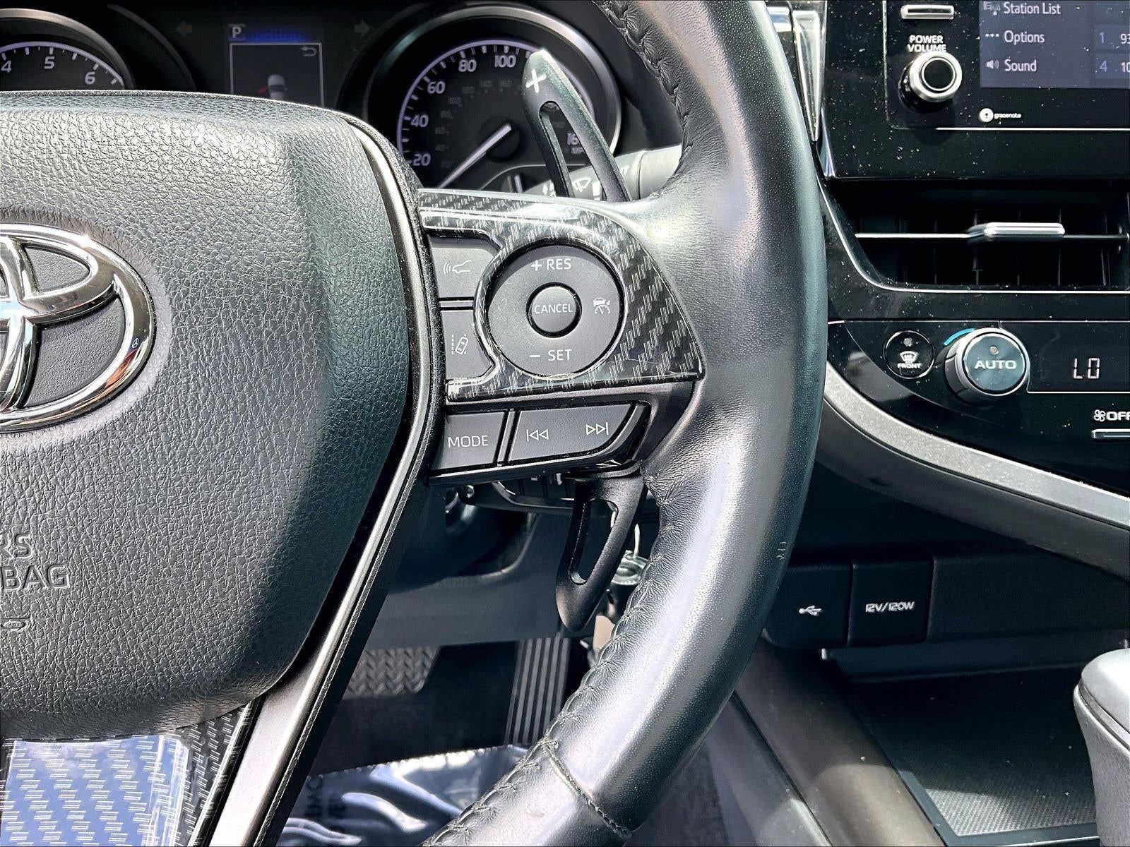 2022 Toyota Camry SE Auto (SE)